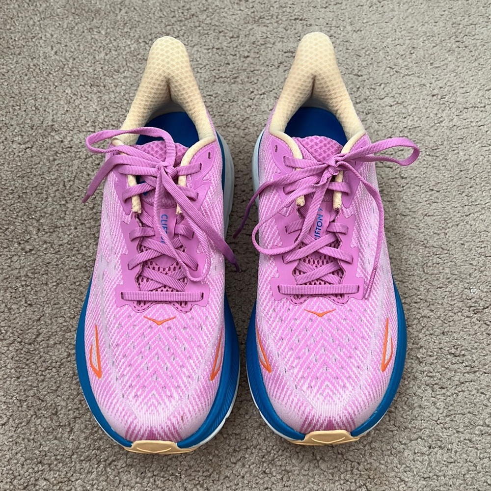 Women’s Hoka Clifton 9 size 8 Pink Cyclamen/Sweet Lilac color EUC